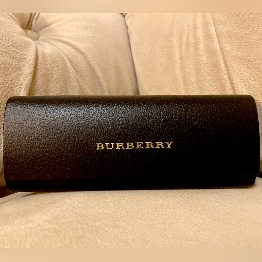 ❤️SOLD ❤️ Burberry Sunglasses case